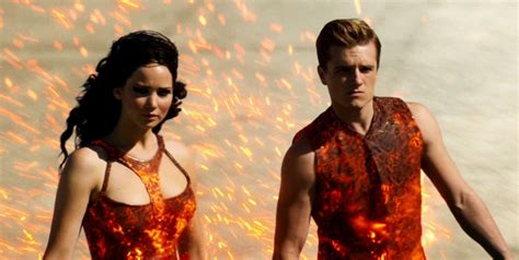 'The Hunger Games: Catching Fire' Review Roundup: Jennifer Lawrence is ...