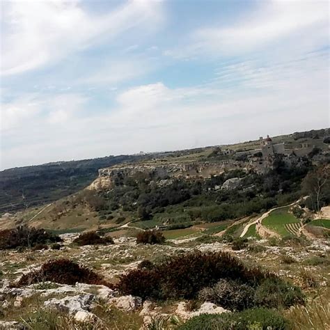 Hiking in Malta loving every bit of it : r/malta