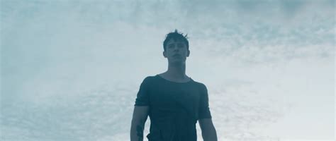 Shawn Mendes Shows Off His Hidden Talent In the Music Video for "Mercy ...