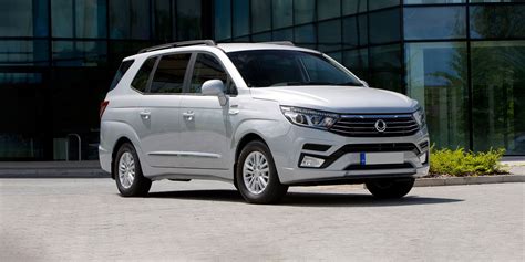 SsangYong Turismo Review 2025 | Drive, Specs & Pricing | Carwow