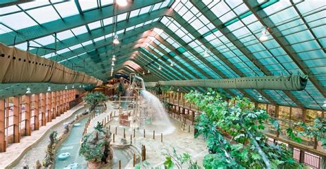 Hotels in Pigeon Forge with Indoor Lazy River