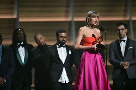 Taylor Swift calls out Kanye during Grammy speech | krem.com