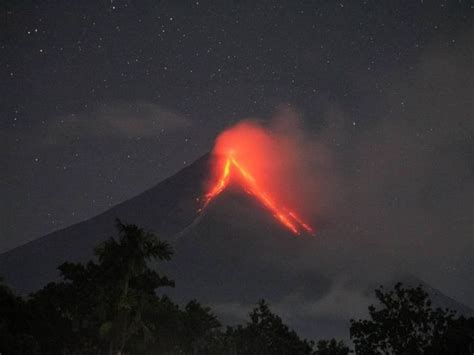 Photos: Mayon volcano in Philippines puts on a deadly show ...