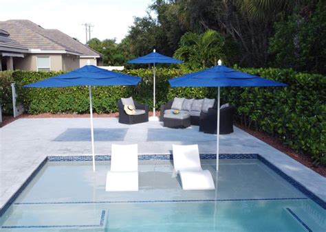 What are the best umbrellas for in-pool use? FiberBuilt Umbrellas ...