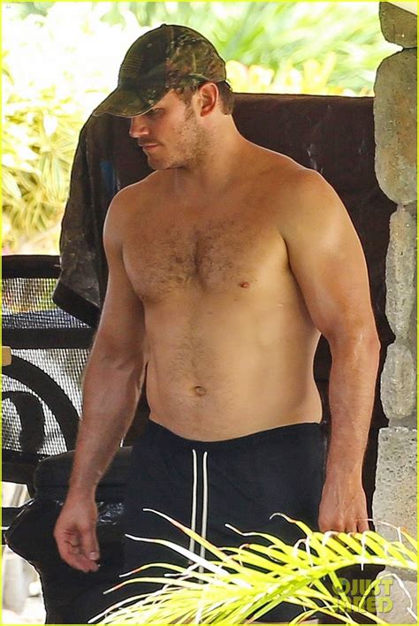 Chris Pratt Goes Shirtless, Shows Off His Hot Body in Hawaii!: Photo ...