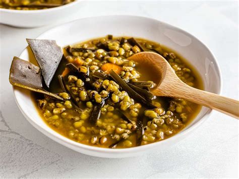 Chinese Mung Bean Soup (green bean soup) | Foodaciously