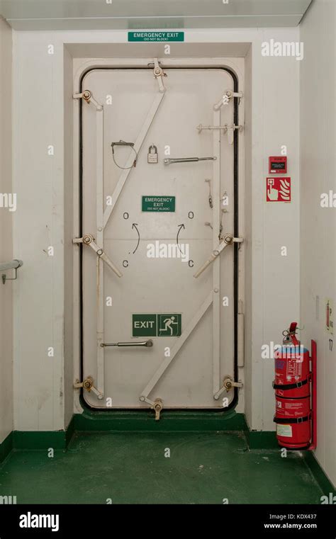 Bulkhead hi-res stock photography and images - Alamy