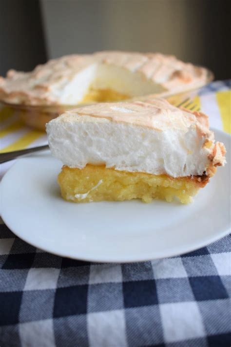 Quick and Easy Lemon Meringue Pie | The Gingham Apron