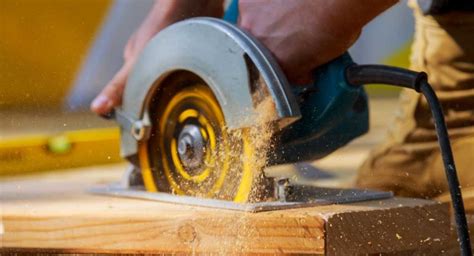 The 6 Best Worm Drive Circular Saws: Reviews and Guide - Woodturning Tips