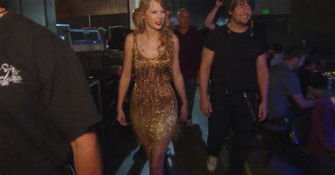 Behind the scenes at a Taylor Swift concert - CBS News