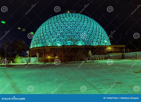 Desert Dome Henry Doorly Zoo Omaha at Night Editorial Photo - Image of ...