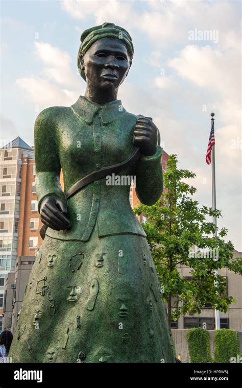 Statue of Harriet Tubman in Harlem Stock Photo - Alamy