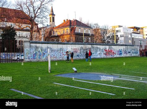 Berlin Wall Memorial Stock Photo - Alamy