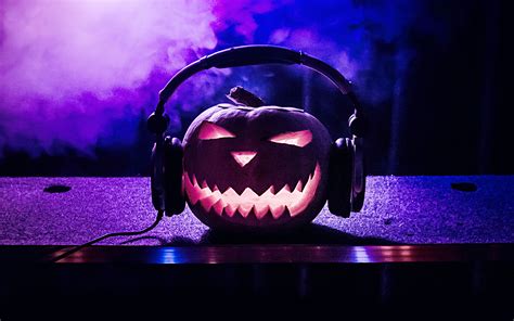 Scary Music: This Spooky Playlist Will Slay at Your Halloween Party ...