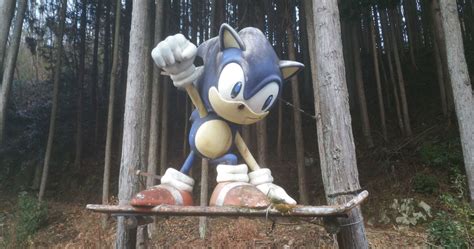 A Sonic Statue In The Middle Of Nowhere Has Been Restored And No One ...