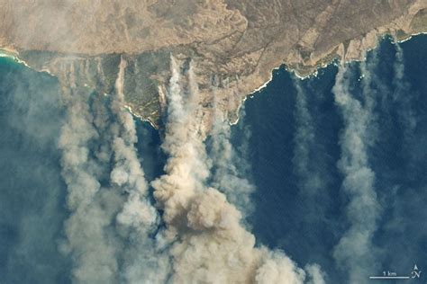 Australia's Deadly Wildfires in Photos: The View from Space | Space