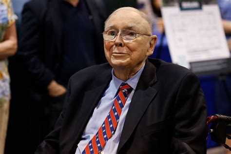 Charlie Munger, investing sage and Warren Buffett's confidant, dies ...