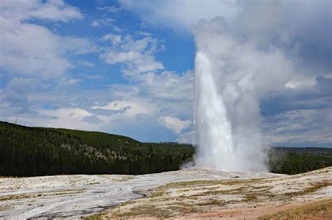 How to Visit Old Faithful Geyser in Yellowstone: Info, Tips & Fun Facts