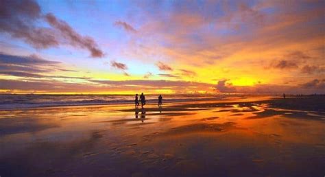 Sunset at Parangtritis Beach – Travelsmart Vacation