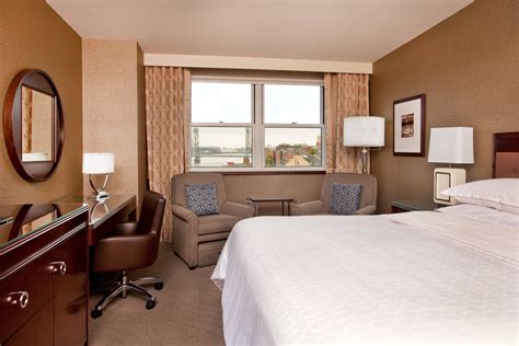 Hotel Accommodations - Rooms - Suites | Sheraton Portsmouth Harborside ...