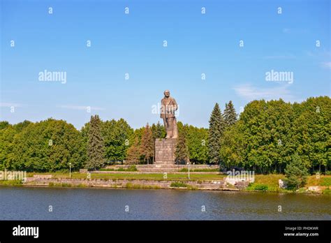 Moscow statue lenin hi-res stock photography and images - Alamy