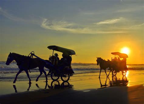 15 things to do in Parangtritis Beach | Jogja Pamitran Tours