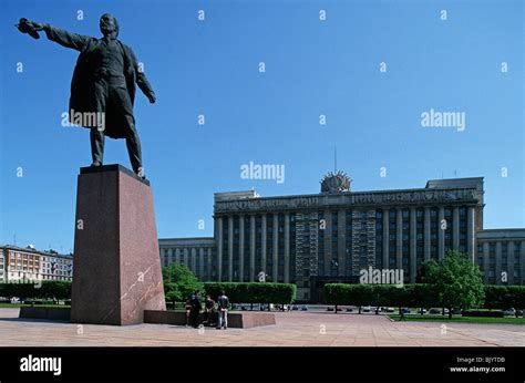 Russia,St Petersburg,Lenin statue,Moscow square Stock Photo - Alamy