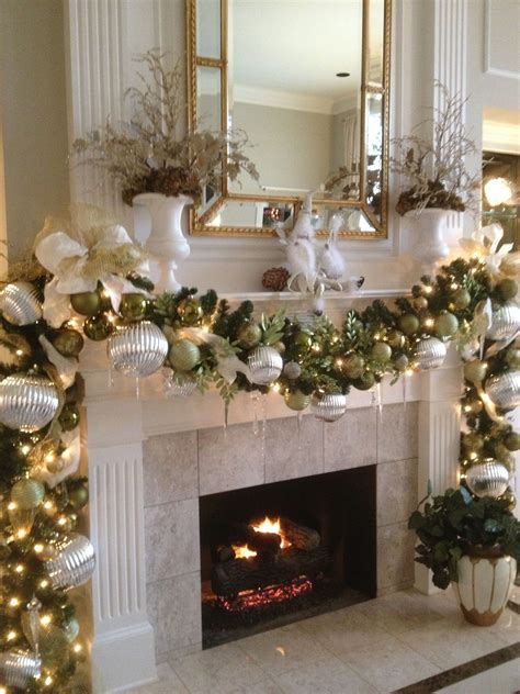 20+ Modern Christmas Fireplace Decor - DECOOMO