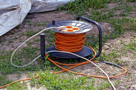 How to Choose the Right Extension Cord for Outdoor Lighting