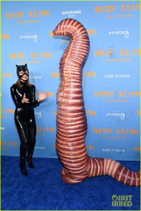 Heidi Klum's Halloween 2022 Costume Was a Worm on a Hook with Husband ...