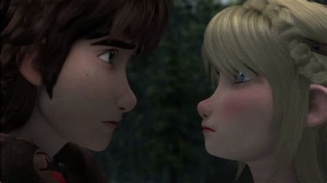 DreamWorks Dragons Hiccup And Astrid Kiss