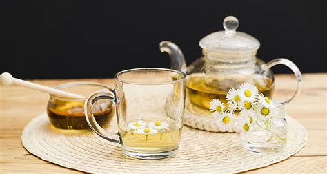 How to Use Chamomile Tea for Sleep - Somnus Therapy