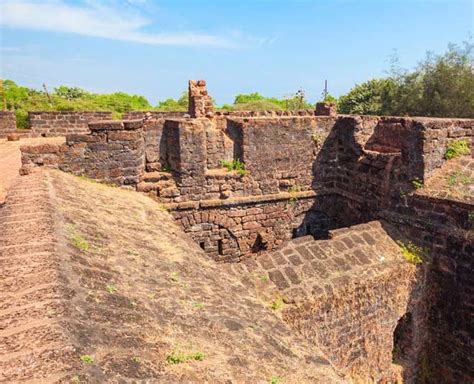 5 Magnificent Forts To Visit In Goa For A Unique Travel Experience ...