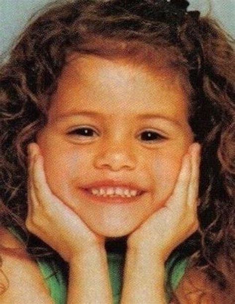 PhotoFunMasti: Selena Gomez from Childhood Photos