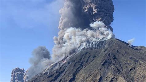 Tourists flee as volcano erupts on Italian island of Stromboli