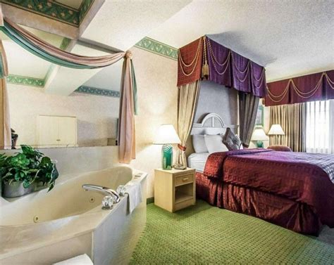 30 Hotels with Hot Tub in Room in Branson, MO