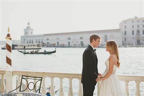 Gondola wedding | Elope ceremony on a Gondola in Venice