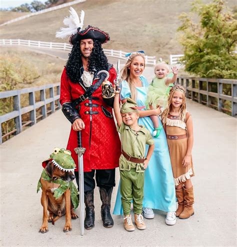 Family Halloween Costume Ideas - Lolo Webb