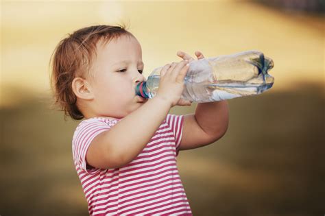 How Much Water Do Babies, Toddlers, and Kids Need? - Plant Based Juniors