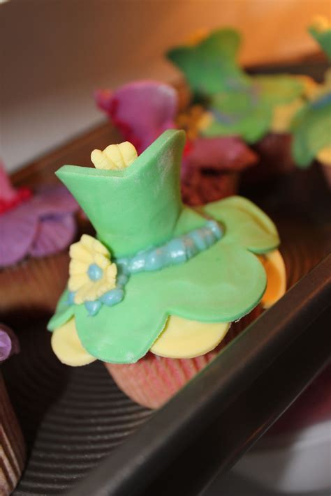 tiana, princess and the frog cupcake | Frog cupcakes, Cake, Desserts