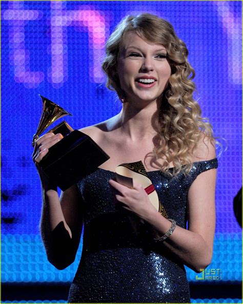 Full Sized Photo of taylor swift fearless wins album of the year grammy ...