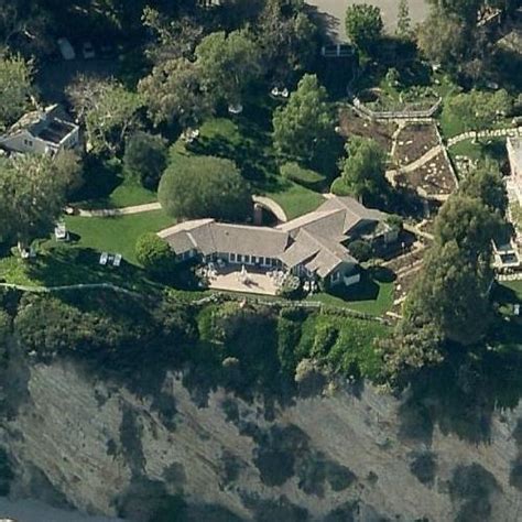 Barbra Streisand's House in Malibu, CA (#2) - Virtual Globetrotting