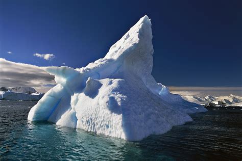 Huge iceberg poised to break off Antarctica, changing the map of the ...