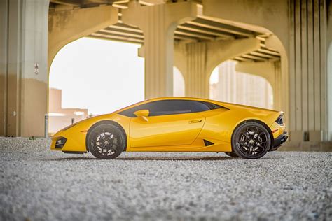 Lamborghini Huracan Yellow - Rent A Luxury Car