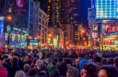 A Complete Guide to Times Square New Year's Eve | UrbanMatter