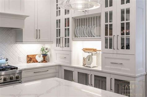 30 Design Ideas for Luxurious Traditional White Kitchen Cabinets