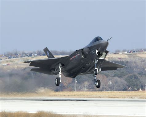 Jet Airlines: F-35 Lightning II fighter jet