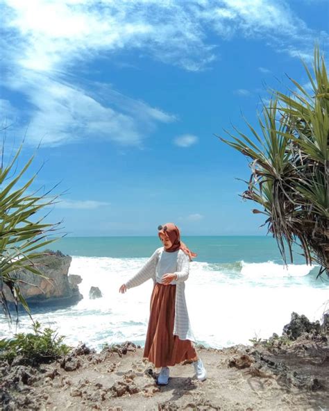 Survey Tipis-Tipis ke Pantai Mesra Jogja yang Lagi Viral di TikTok | Rupanya Ini yang Menjadi ...