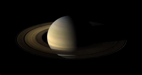 File:Saturn, its rings, and a few of its moons.jpg - Wikipedia