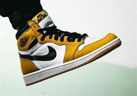 Air Jordan 1 Retro High OG Yellow Ochre DZ5485-401 | SneakerNews.com